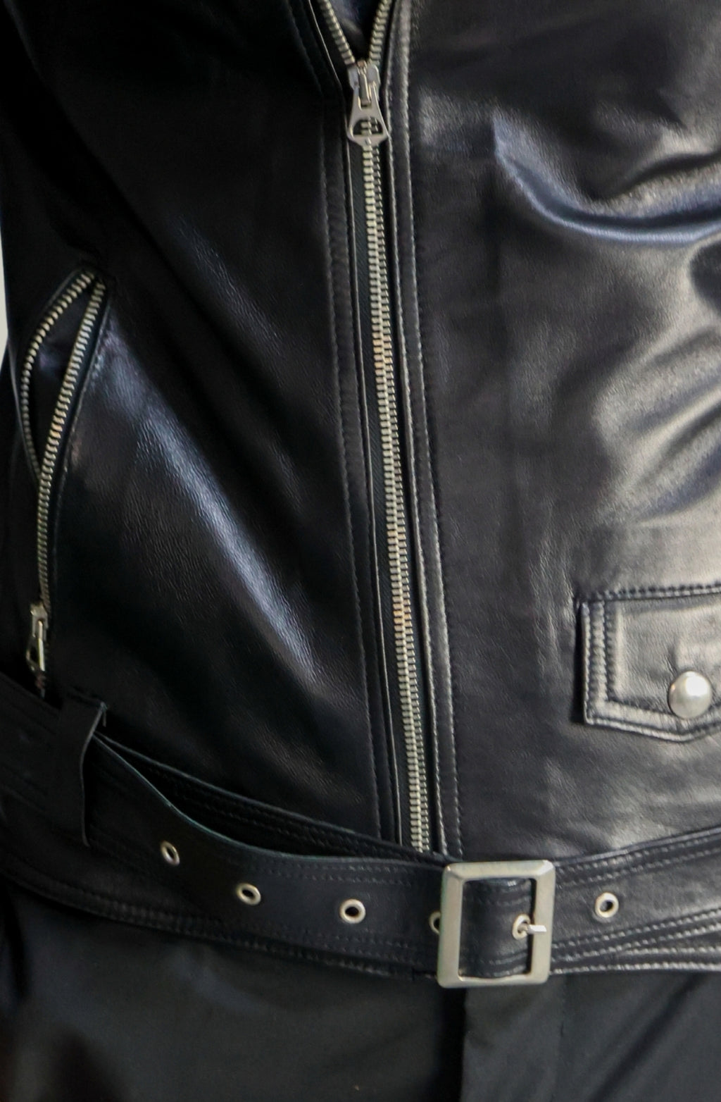 Schwarze Herren-Lederjacke im Biker-Stil