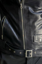 Schwarze Herren-Lederjacke im Biker-Stil